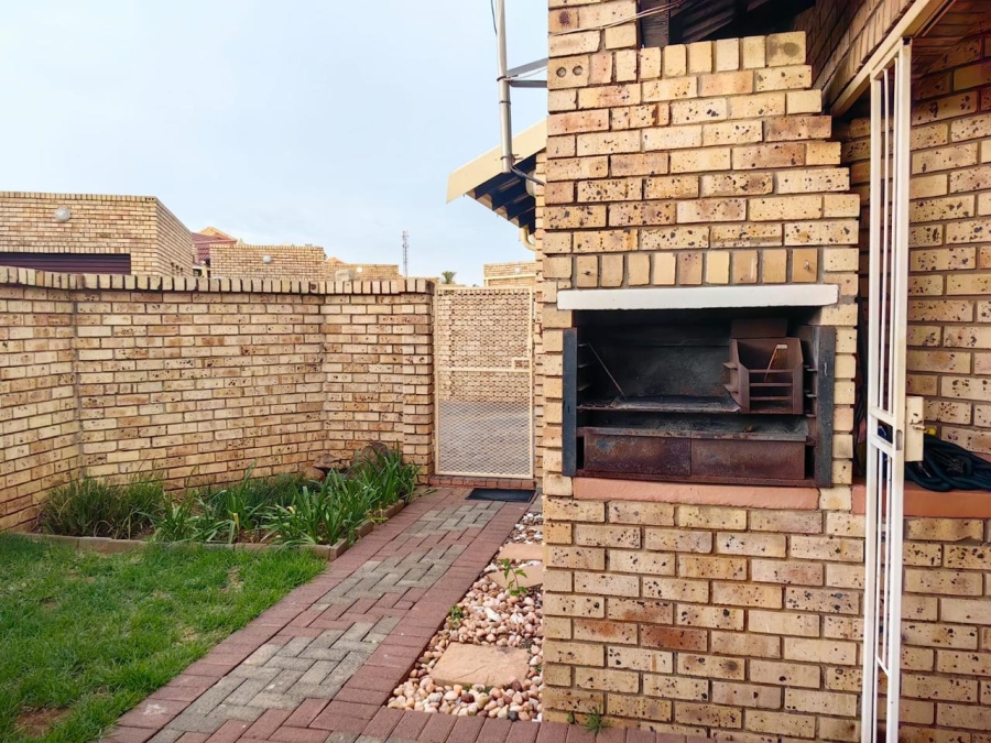 3 Bedroom Property for Sale in Uitsig Free State